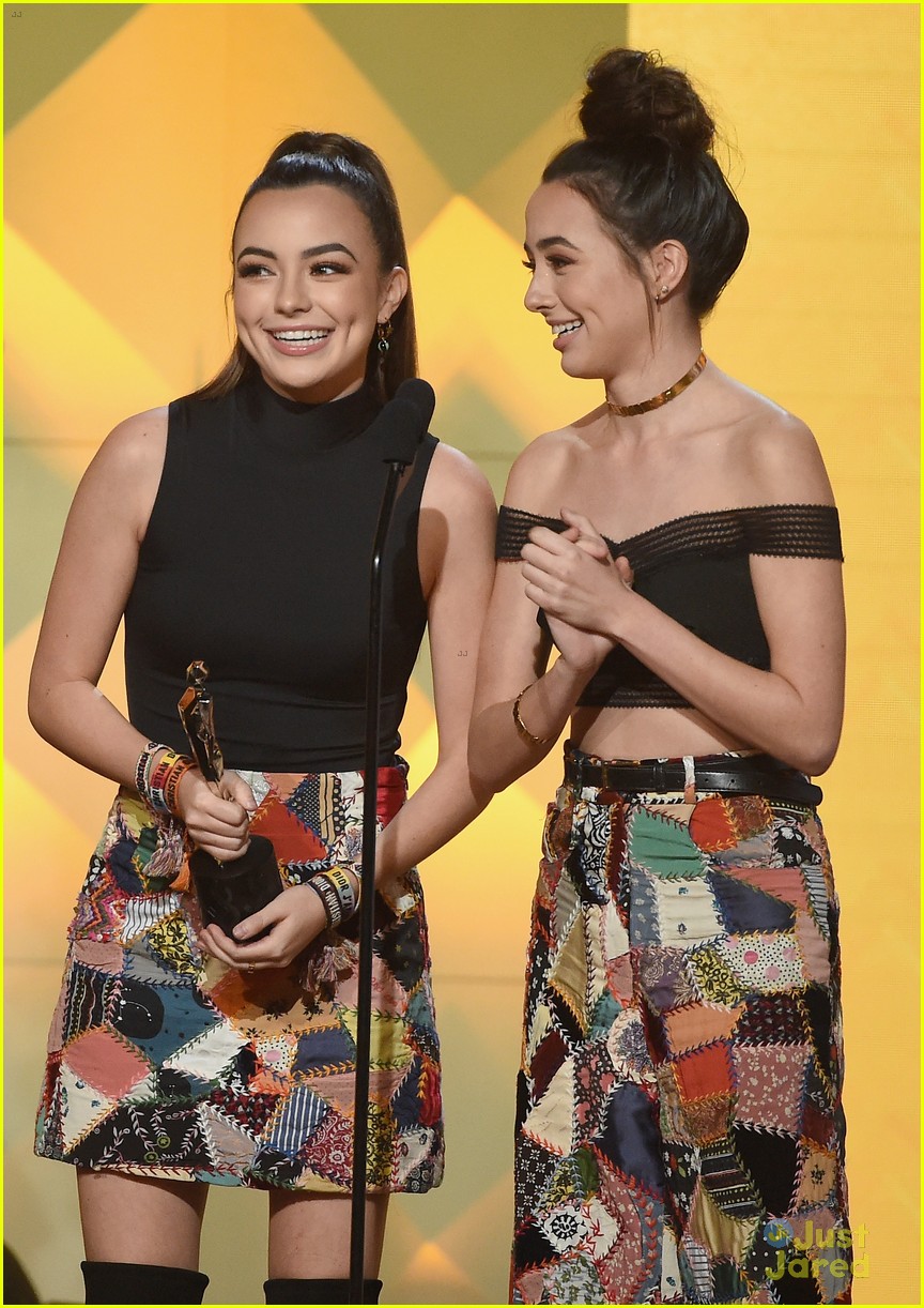 Merrell Twins, Niki DeMartino & Anna Akana Win Big at Streamy Awards