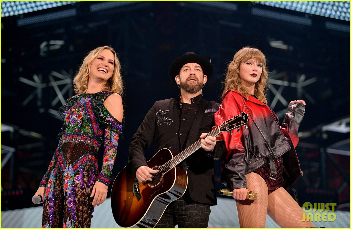 sugarland joins taylor swift for first live performance of babe 02