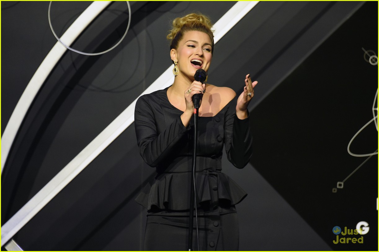 tori kelly pencils promise gala 06