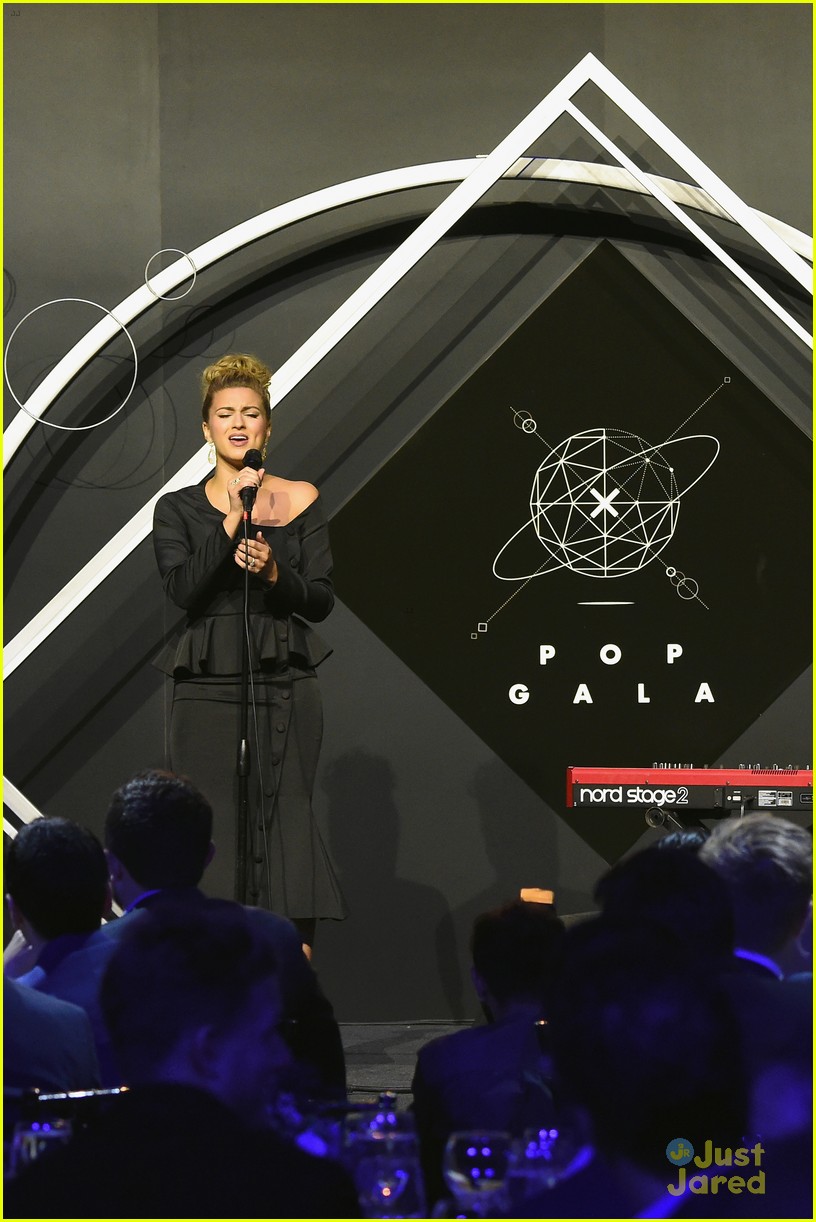 tori kelly pencils promise gala 11