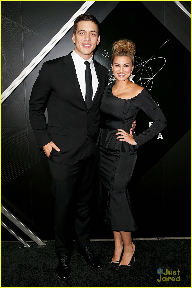 tori kelly pencils promise gala 13