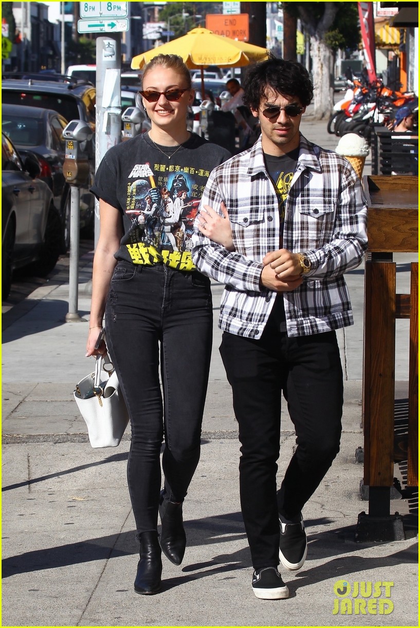 Joe Jonas & Sophie Turner Step Out for the Day in WeHo! | Photo 1195451 ...