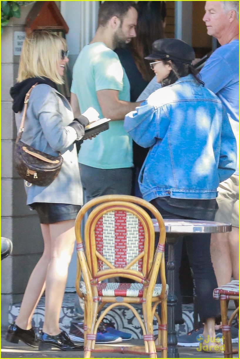 Full Sized Photo of vanessa hudgens ashley tisdale aroma lunch date 01