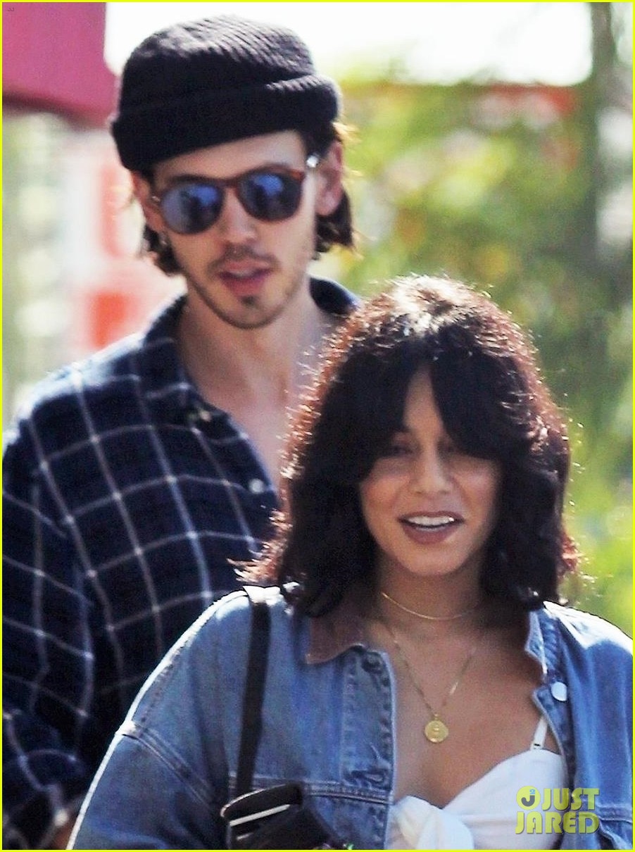 vanessa hudgens austin butler step out for coffee run in la 02