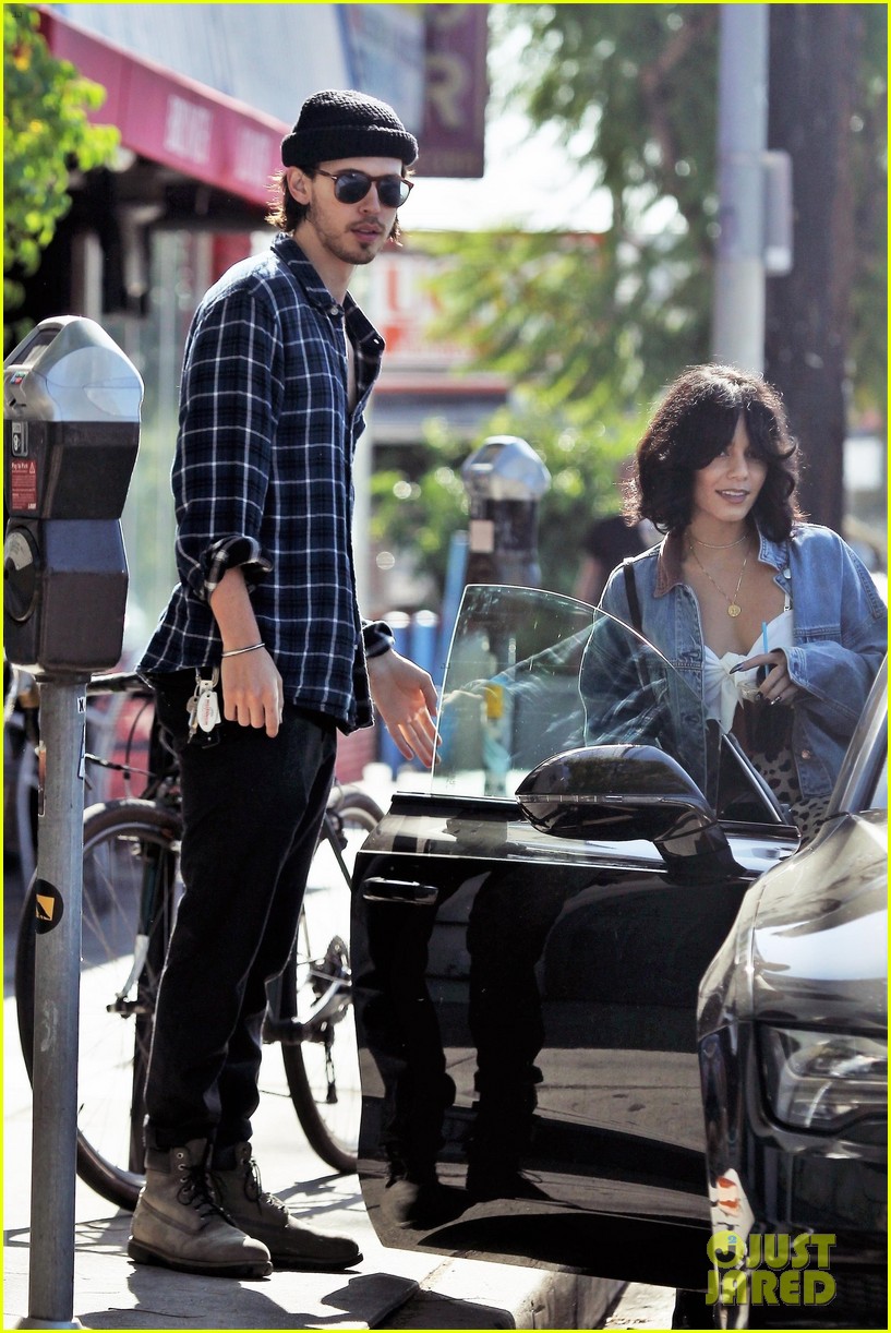 vanessa hudgens austin butler step out for coffee run in la 03