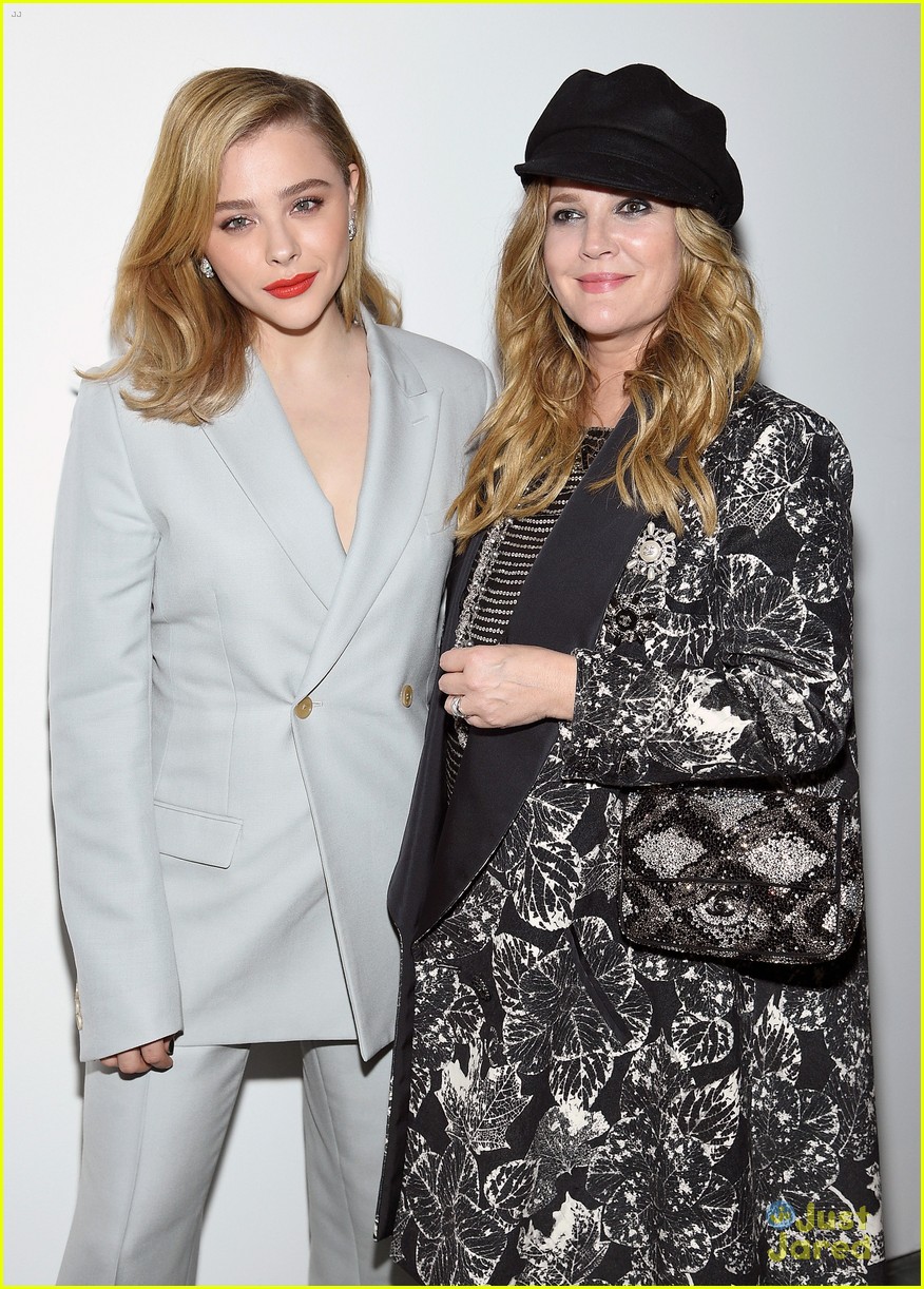 Full Sized Photo of chloe moretz moma film benefit 07 | Chloe Moretz