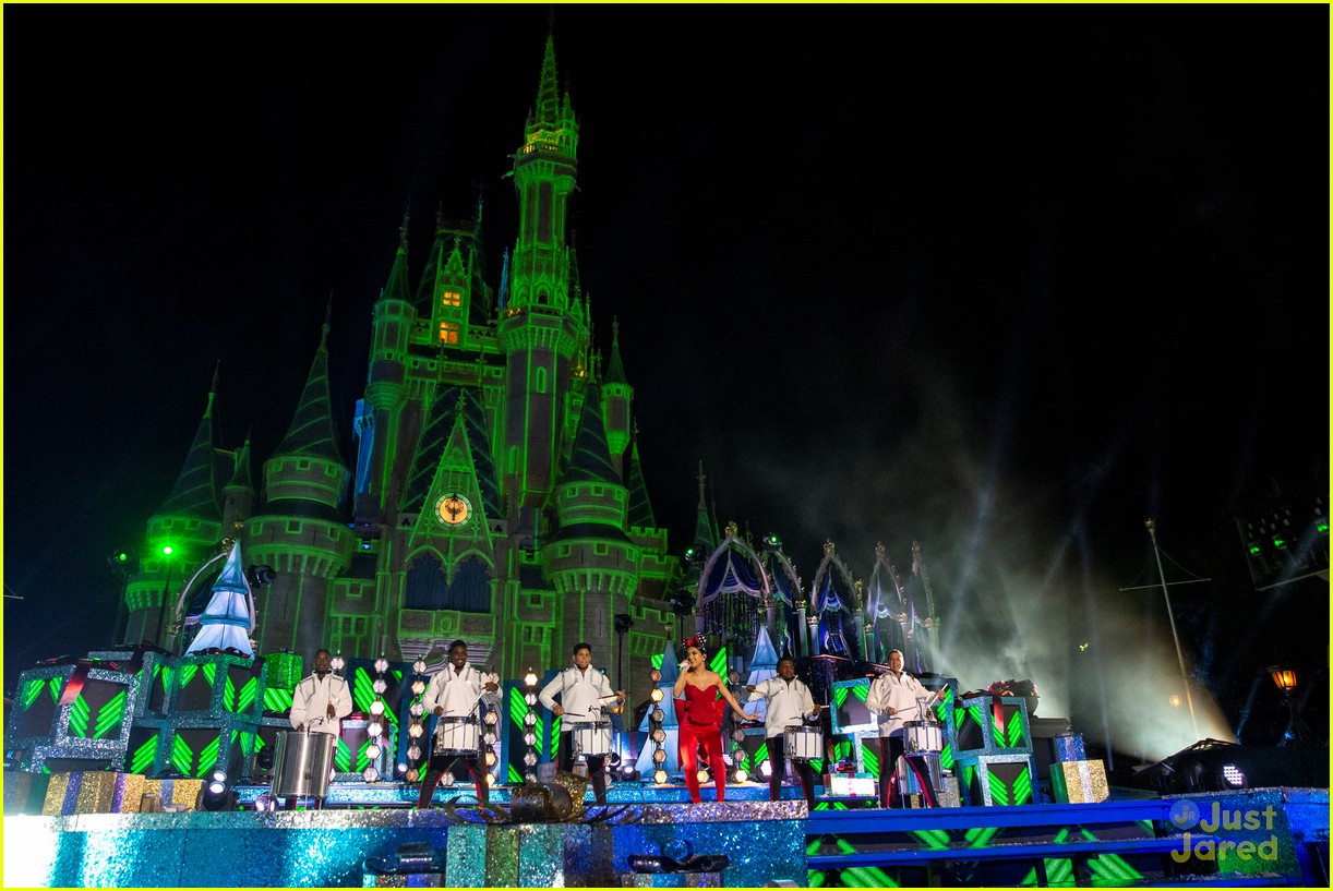 disney magical christmas event pics 12