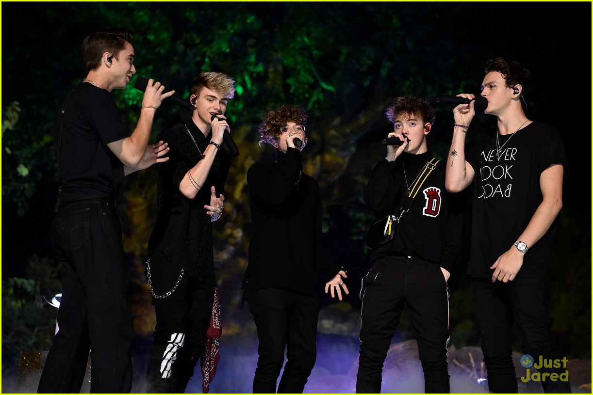 disney magical christmas event pics 14