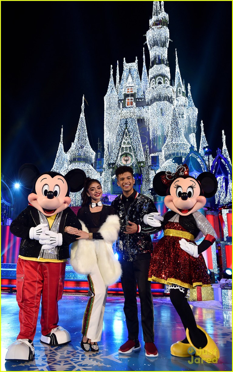 Becky G Will Perform At Wonderful World Of Disney Magical Holiday Celebration Tonight With Hosts Jordan Fisher Sarah Hyland Photo 18 Christmas Becky G Jordan Fisher Maddie Poppe Meghan