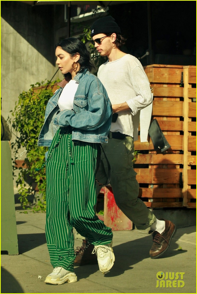 vanessa hudgens austin butler step out for romantic lunch date 03