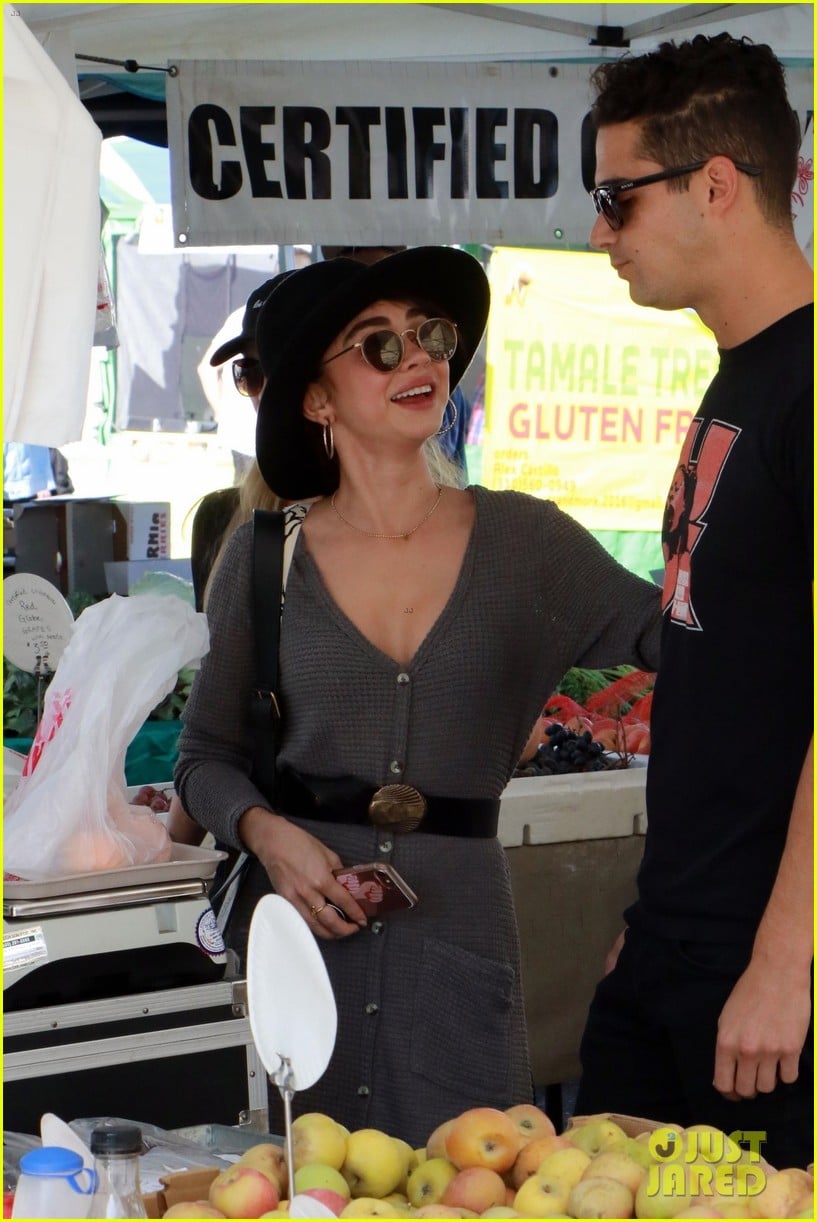 Sarah Hyland Picks Up Fresh Fruits & Veggies with Wells Adams | Photo