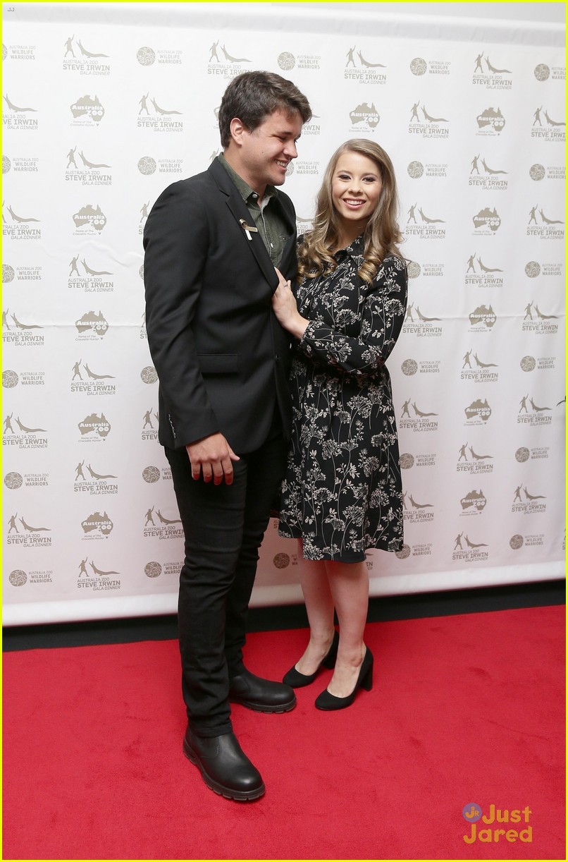 bindi irwin gala dinner family chandler 02