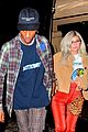 kylie jenner travis scott hold hands after his nyc concert 24