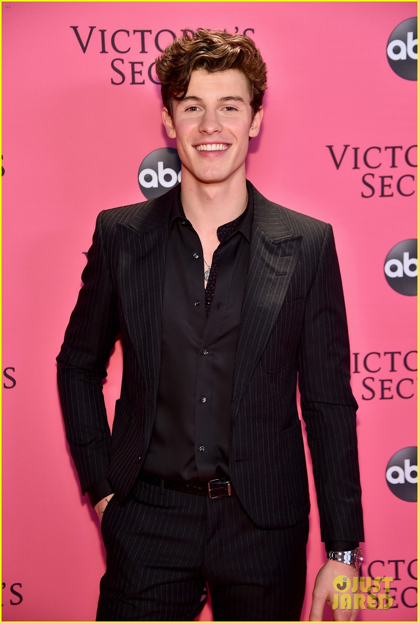 Victoria's Secret Fashion Show Features Performances from Shawn Mendes & Kelsea Ballerini
