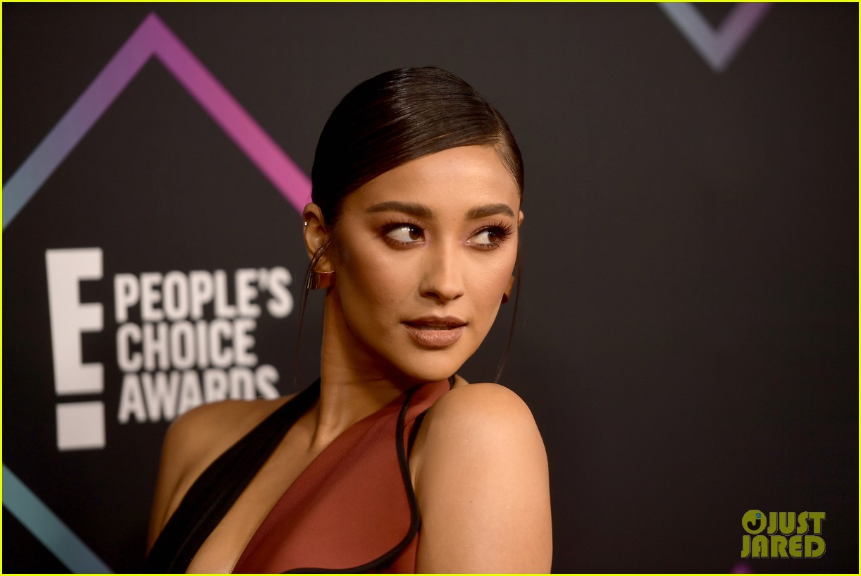 Shay Mitchell & Kat Graham Slay the Peoples' Choice Awards Red Carpet