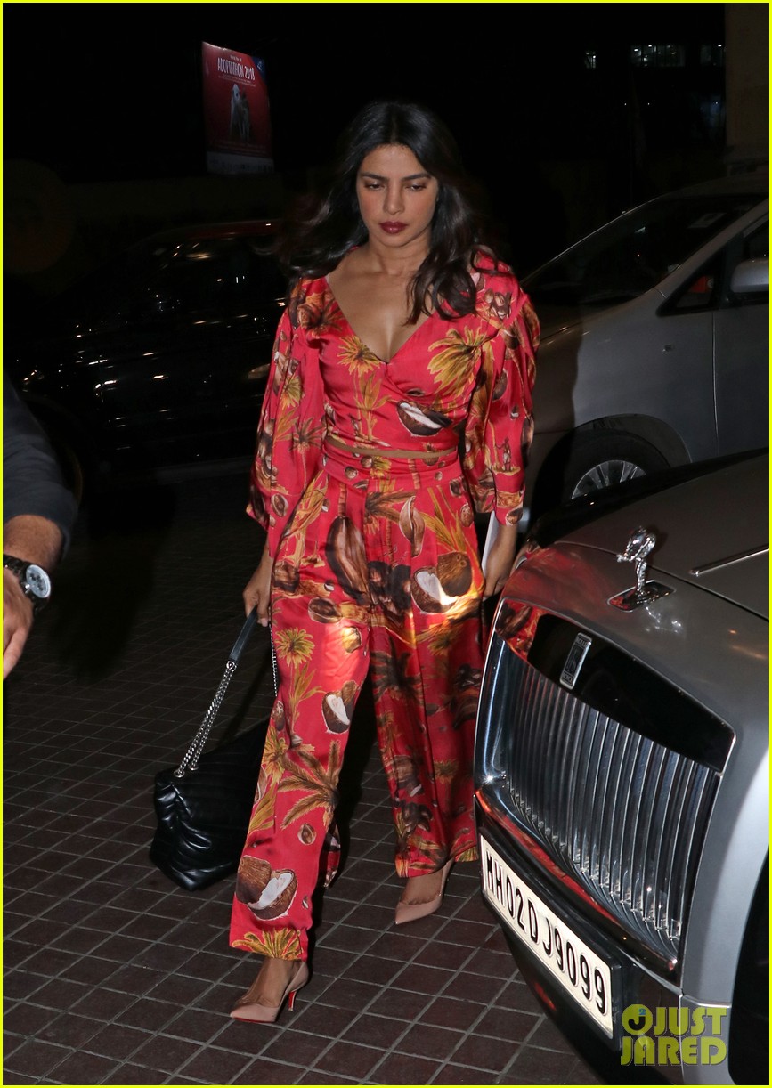 Nick Jonas And Priyanka Chopra Arrive In India For Pre Wedding Celebrations See The Pics