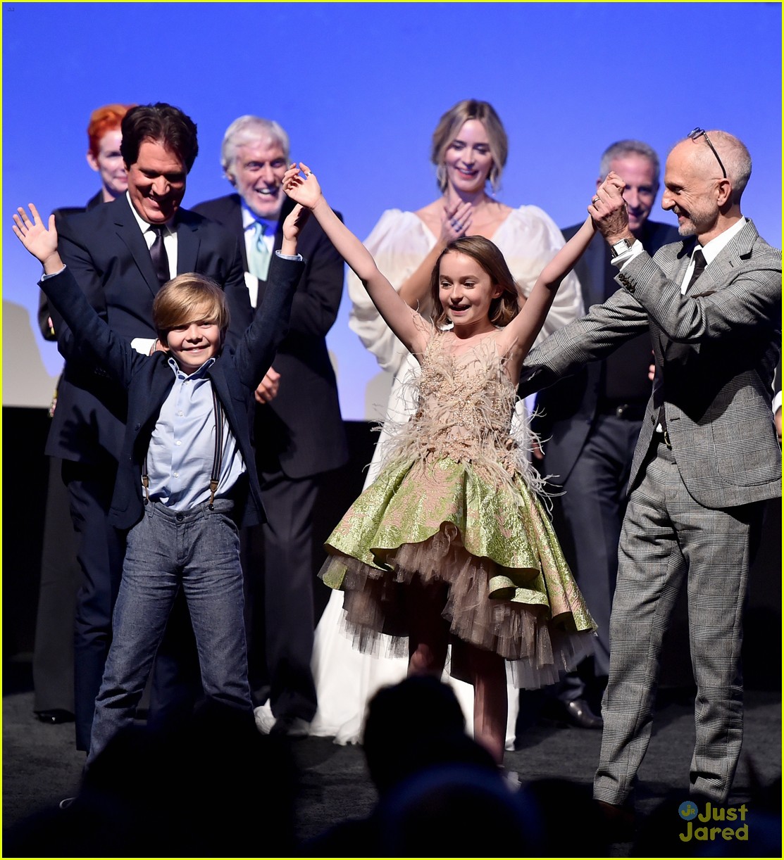 Mary Poppins Returns Young Stars Pixie Davies Joel Dawson Step Out For Magical Premiere Photo Joel Dawson Pixie Davies Pictures Just Jared Jr
