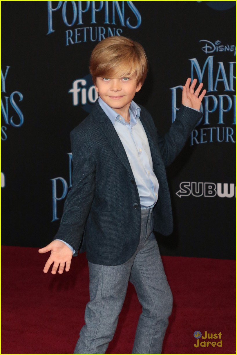 Mary Poppins Returns Young Stars Pixie Davies Joel Dawson Step Out For Magical Premiere Photo Joel Dawson Pixie Davies Pictures Just Jared Jr