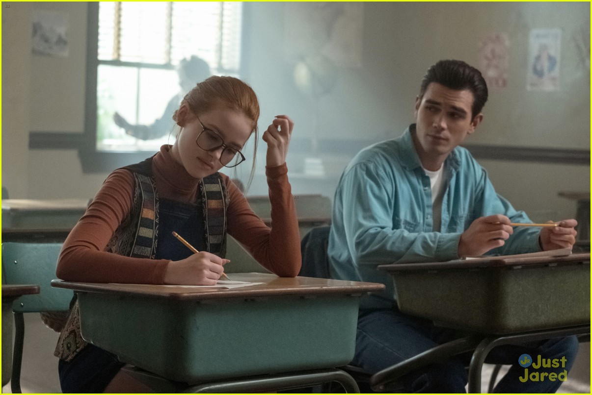 Riverdale Goes Back To The Past With Flashback Episode Tonight See The Pics Photo