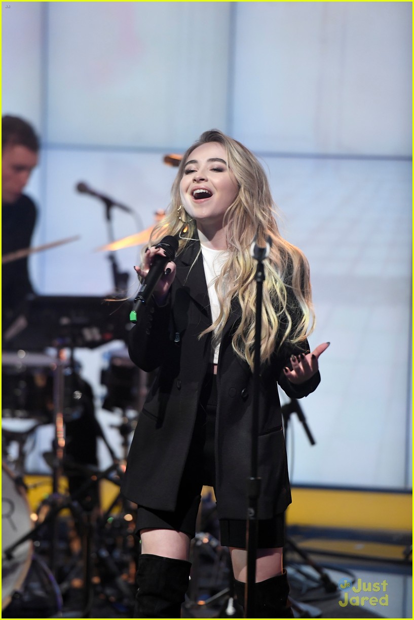 Full Sized Photo of sabrina carpenter live sue me pics 02 | Sabrina