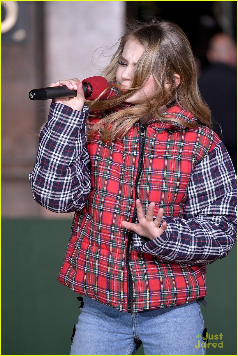 tegan marie brynn cartelli macys rehearsals 08