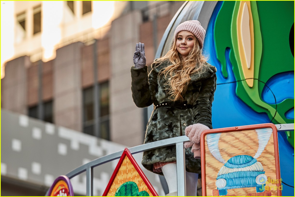 tegan marie girl scouts macys parade 01