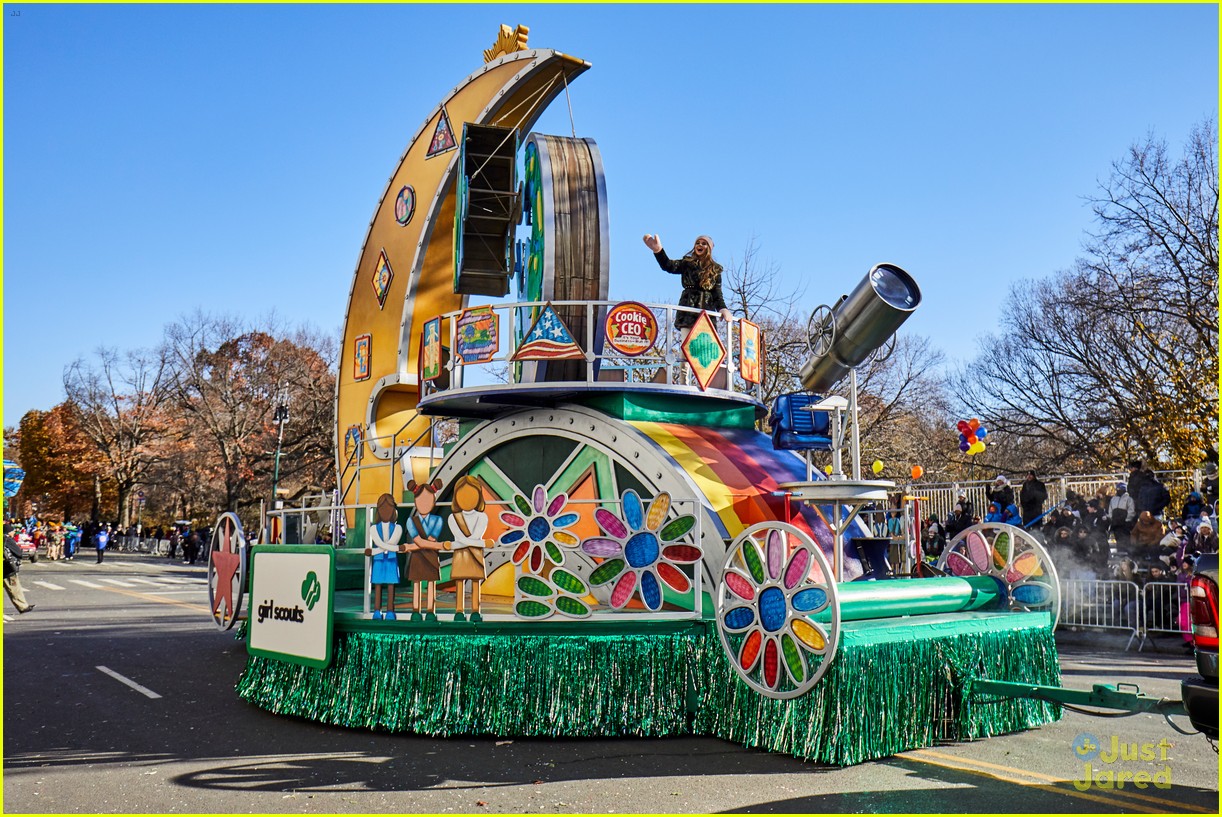 tegan marie girl scouts macys parade 03