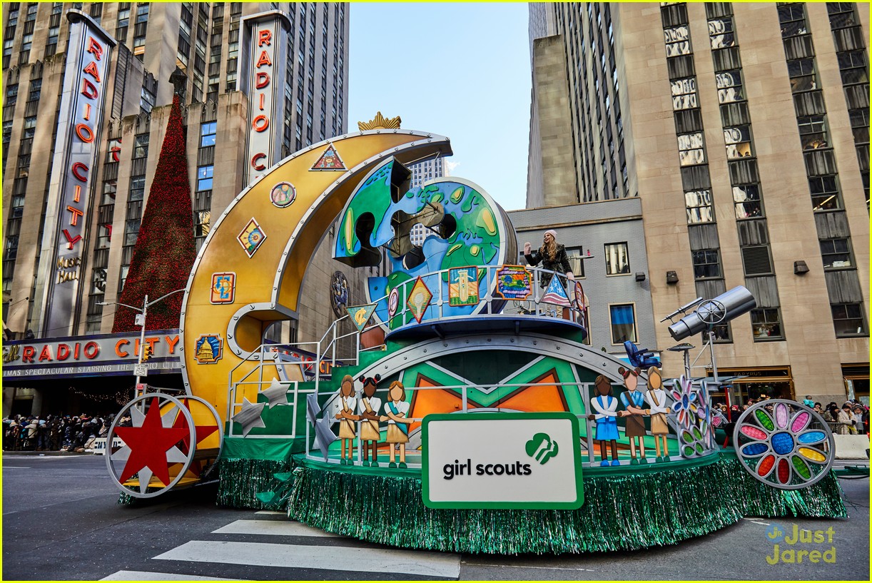 tegan marie girl scouts macys parade 09
