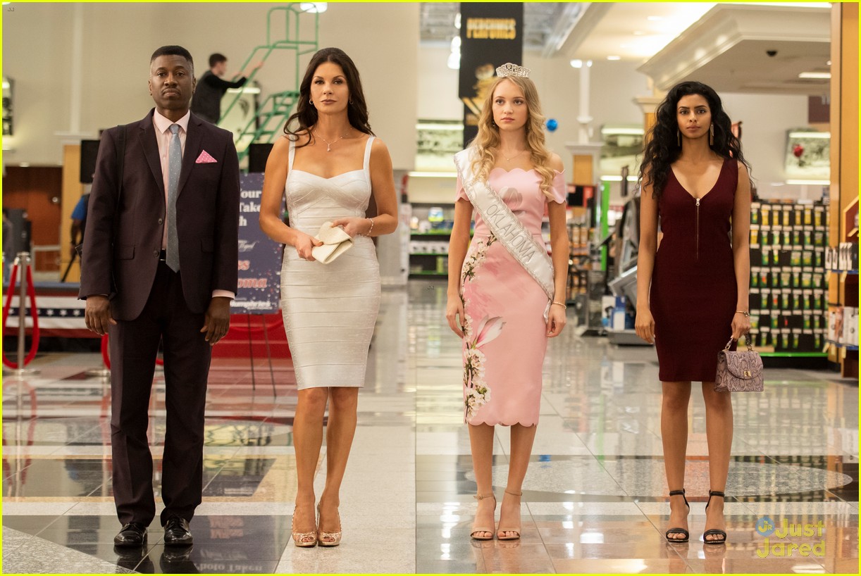 victoria justice belle shouse queen america facebook trailer 06