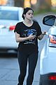 ariel winter gives money to woman in need outside of cvs 10