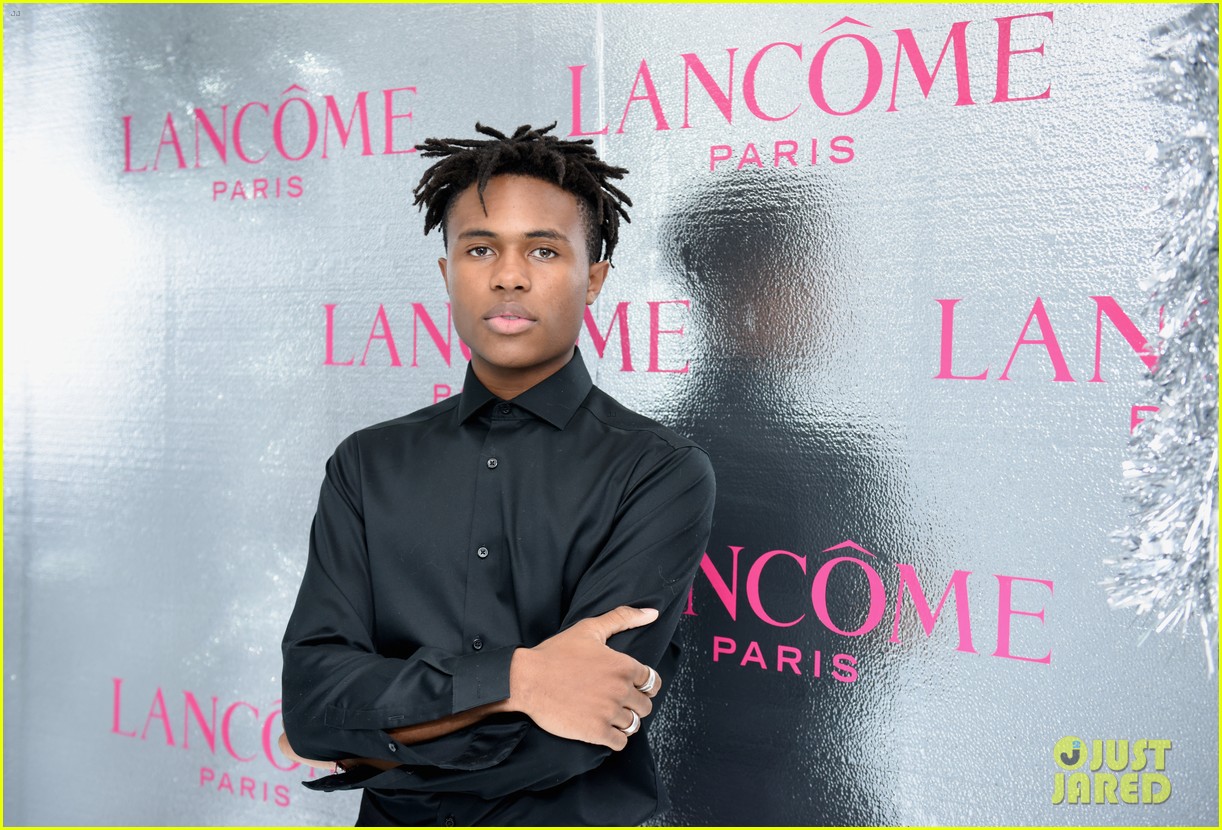 ariel winter and levi meaden join laverne cox at lancome and vogues holiday event 03