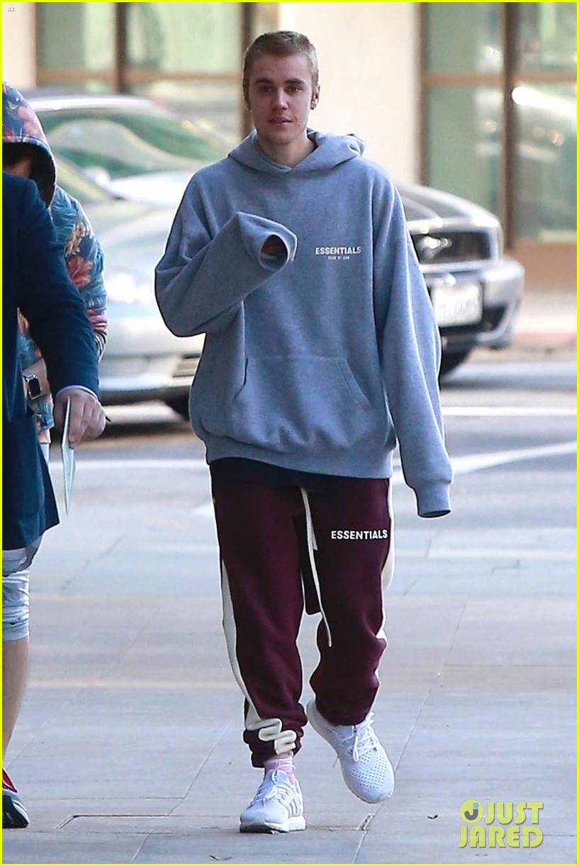 justin bieber grabs breakfast with a friend in beverly hills 05