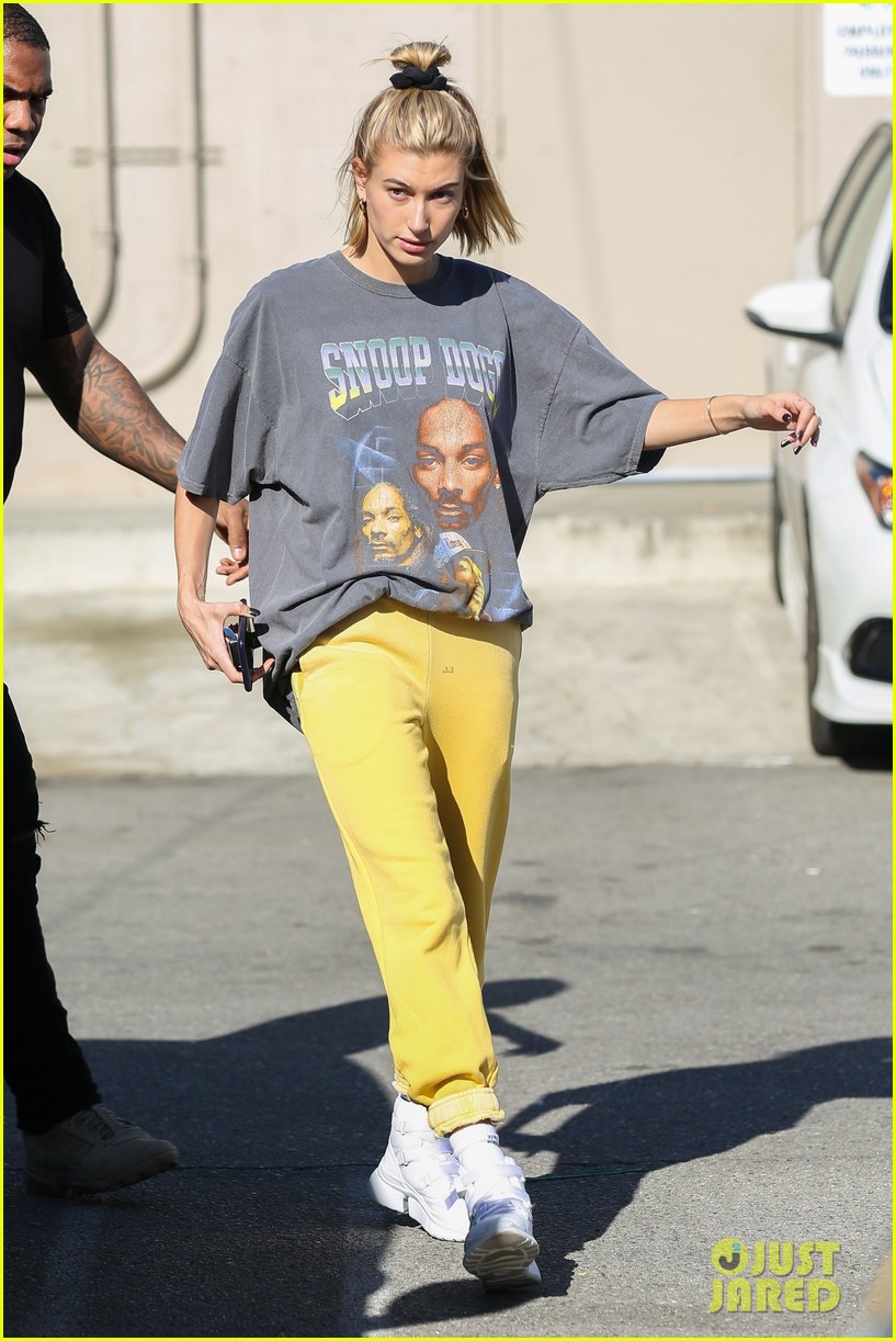 Hailey Bieber Throws It Back To The 90s With Latest Look Photo 1206857 Photo Gallery 