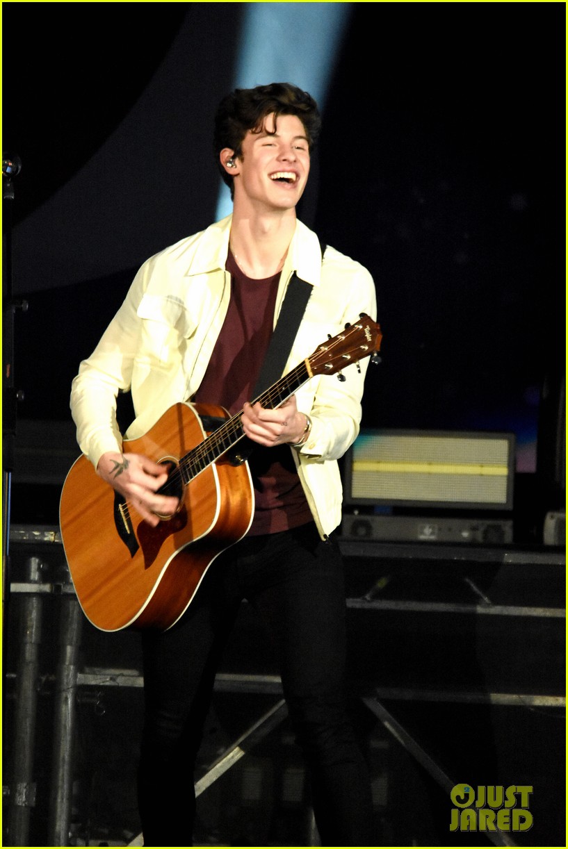 Besties Camila Cabello & Shawn Mendes Take Over the B96 Jingle Bash