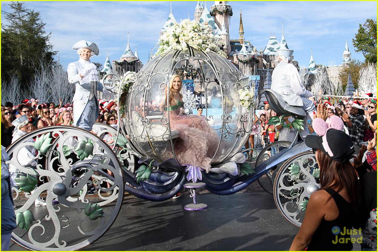 Disney Parks&#039; Magical Christmas Day Parade 2018 - Full Line Up &amp; Pics! | Photo 1206934 - Photo