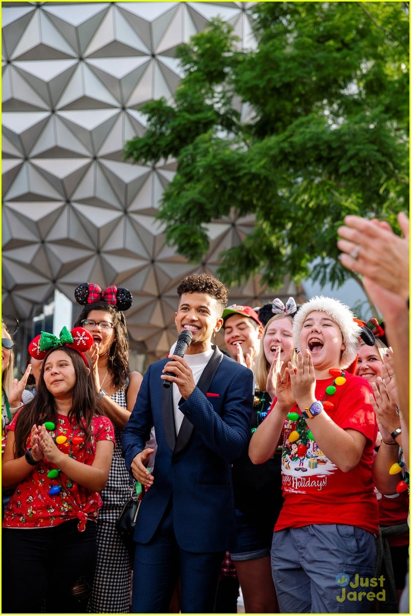 Disney Parks&#039; Magical Christmas Day Parade 2018 - Full Line Up &amp; Pics! | Photo 1206964 - Photo