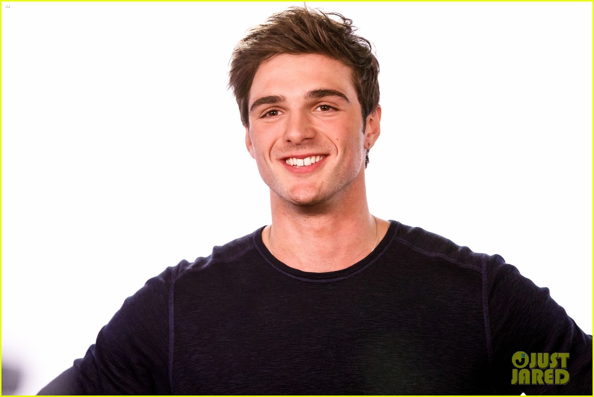 jacob elordi receives the imdb starmeter 2018 award 13
