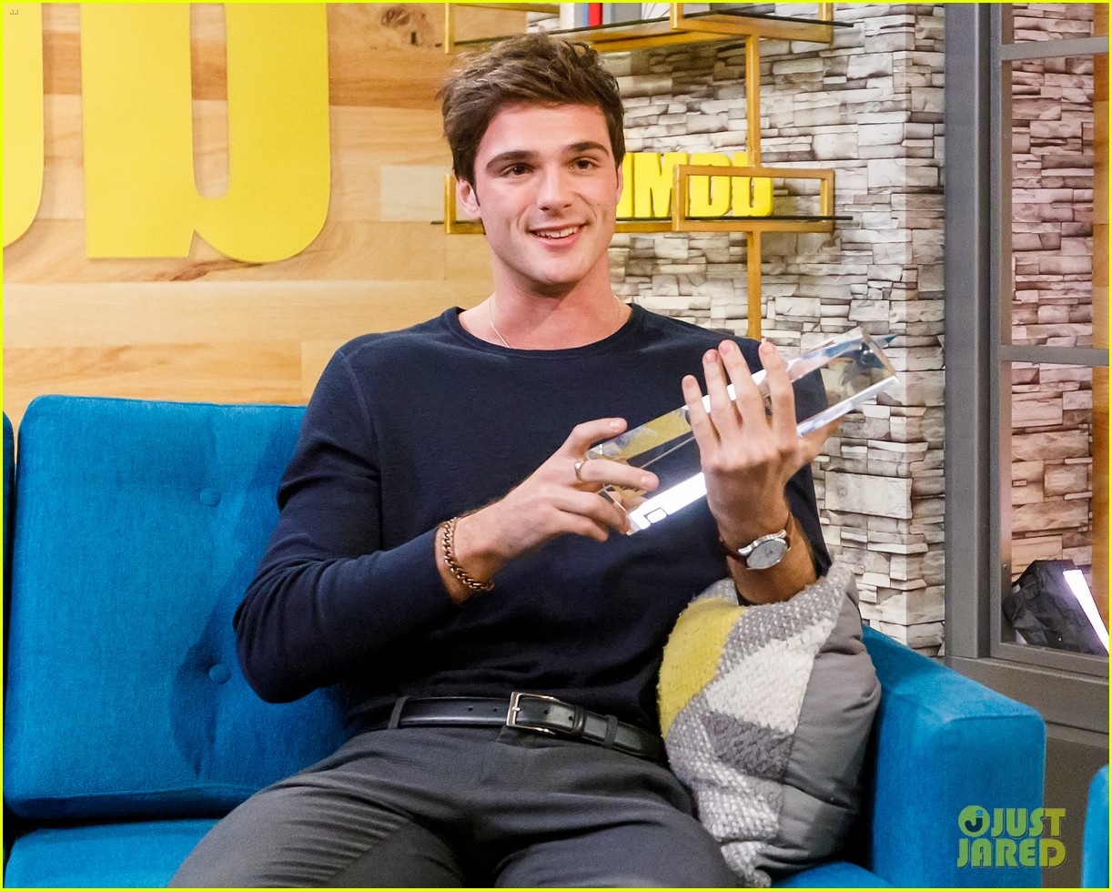 jacob elordi receives the imdb starmeter 2018 award 15