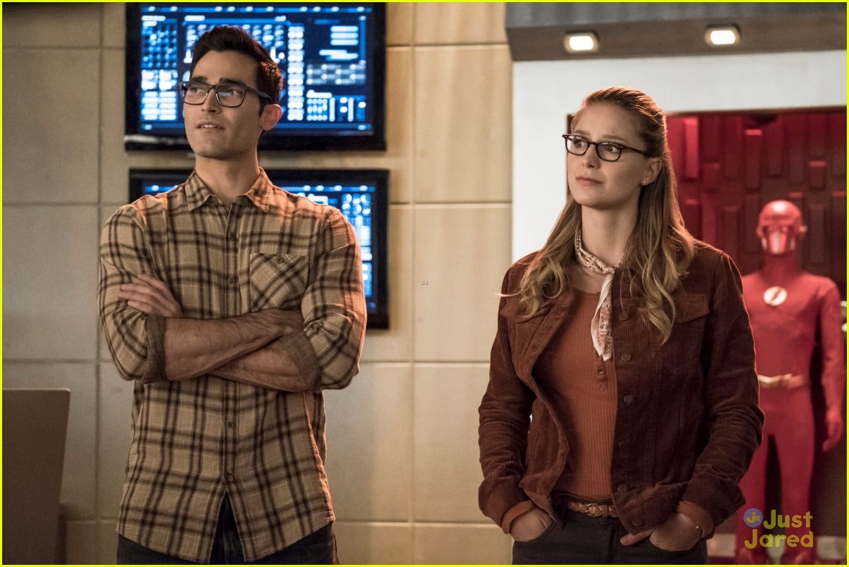 Barry And Oliver Seek Supergirl For Help In First Elseworlds Crossover Episode Photo 1204535 9356