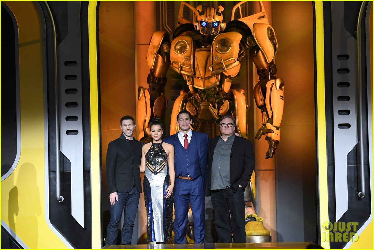 Full Sized Photo of hailee steinfeld bumblebee beijing premiere 07