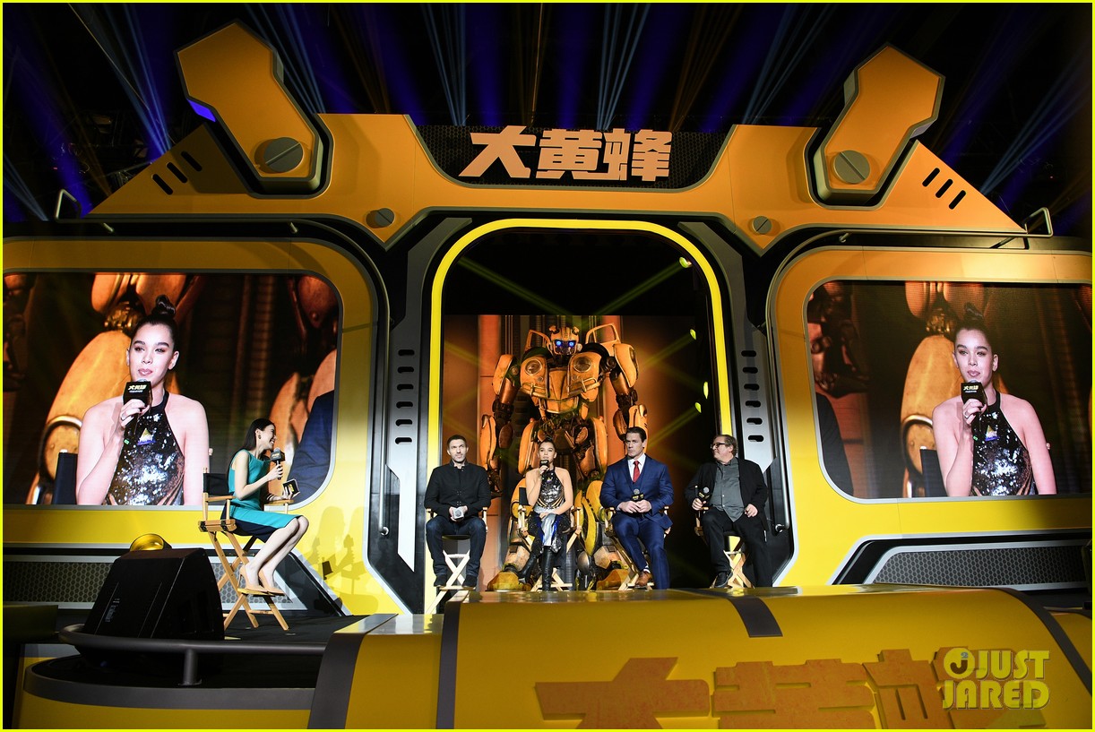 Full Sized Photo of hailee steinfeld bumblebee beijing premiere 08