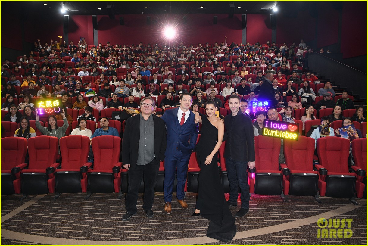 Full Sized Photo Of Hailee Steinfeld Bumblebee Beijing Premiere Hailee Steinfeld Rocks