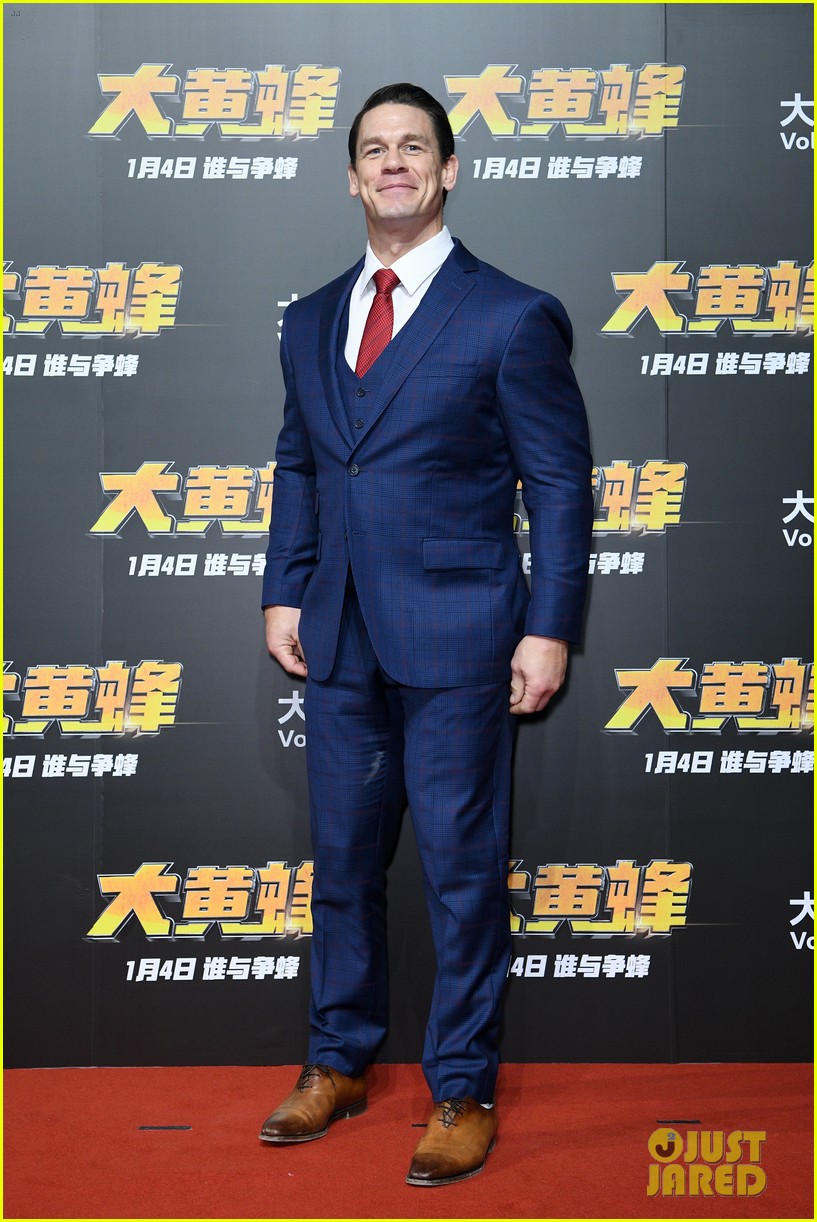 Full Sized Photo of hailee steinfeld bumblebee beijing premiere 16