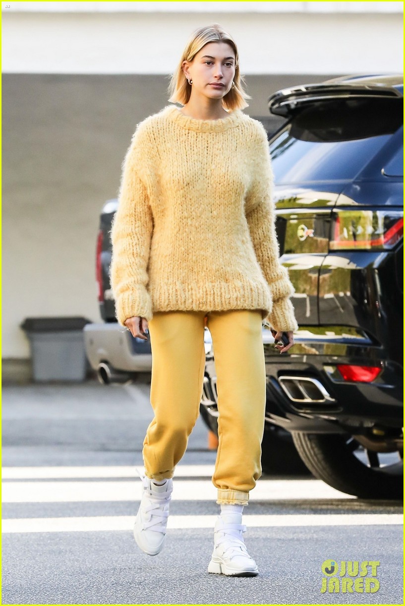 hailey bieber yellow outfit