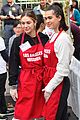 amelia delilah hamlin volunteer to dish out holiday meals 03