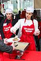 amelia delilah hamlin volunteer to dish out holiday meals 04