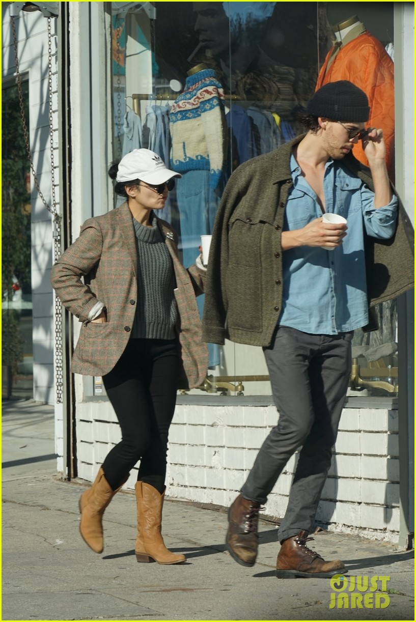 Vanessa Hudgens & Austin Butler Couple Up for Breakfast Date | Photo