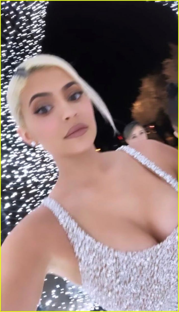 kylie jenner christmas eve party stormi webster 01