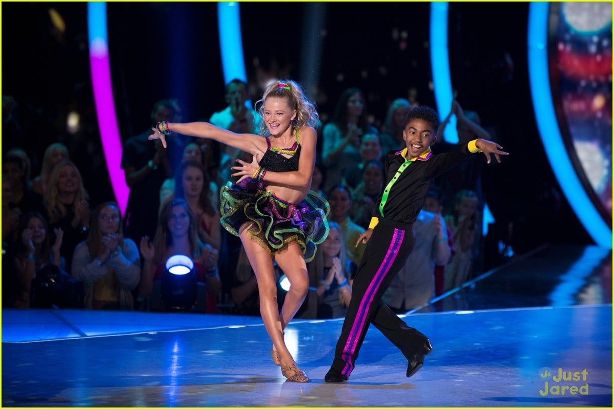 Miles Brown & Rylee Arnold Sizzle On Dance Floor With Cha Cha For 'DWTS ...