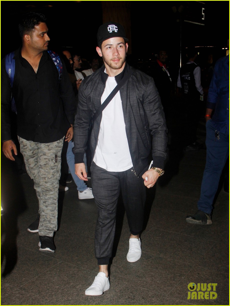 Full Sized Photo of nick jonas india december 2018 02 | Nick Jonas ...